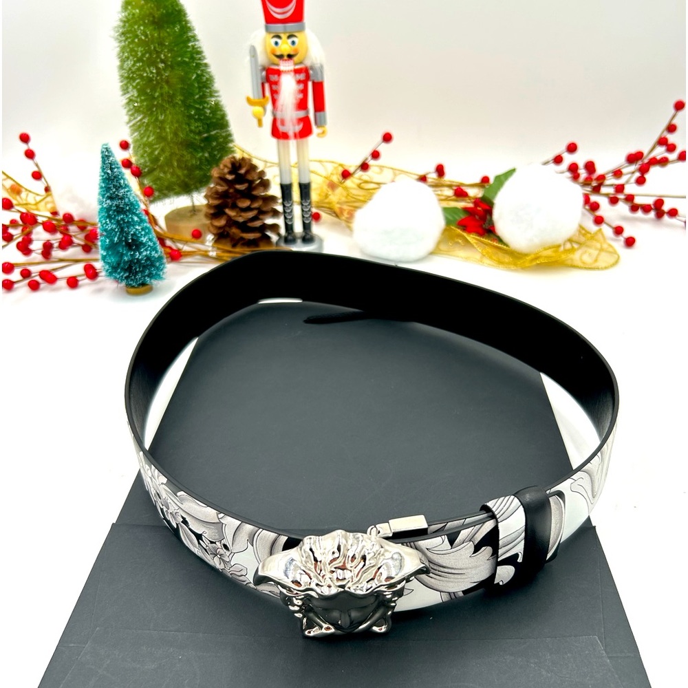 - Men’s Versace medusa head silver buckle belt size 90 cm made in Italy